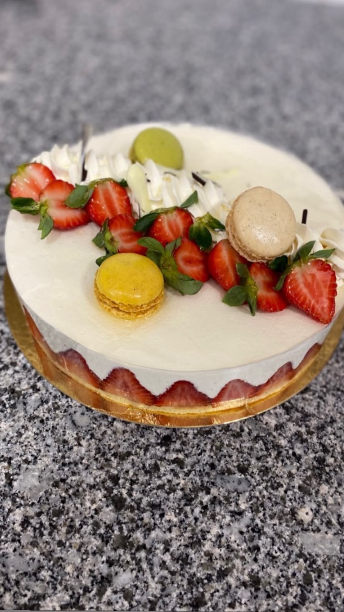 Fraisier aux macarons